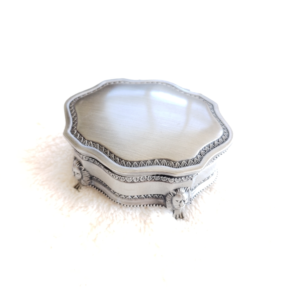Lions Claw Jewelry Box